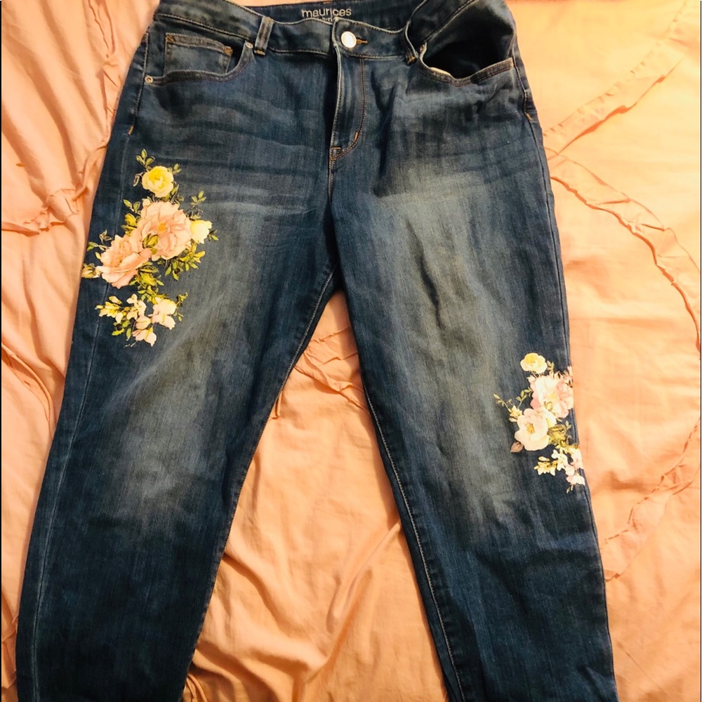 maurices Jeans with Floral detail.  Size 15/16.